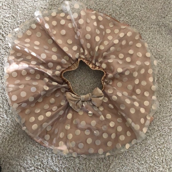 Skirt and bow - Picture 2 of 4